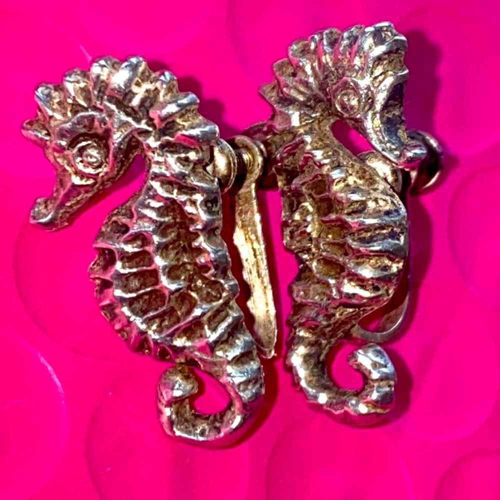 Sterling silver sea horse screw back earrings